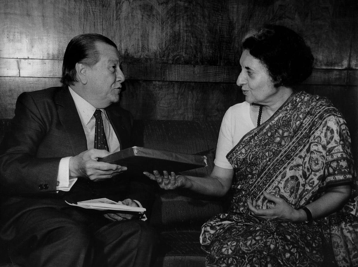 1982 ਵਿੱਚ ਇੱਕ ਸਰਕਾਰੀ ਮੁਲਾਕਾਤ ਦੌਰਾਨ ਇੰਦਰਾ ਗਾਂਧੀ