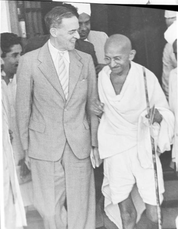 ਮਾਰਚ 1942 ਵਿੱਚ ਨਵੀਂ ਦਿੱਲੀ ਵਿਖੇ ਸਰ ਸਟੈਫ਼ਰਡ ਕ੍ਰਿਪਸ ਅਤੇ ਮਹਾਤਮਾ ਗਾਂਧੀ