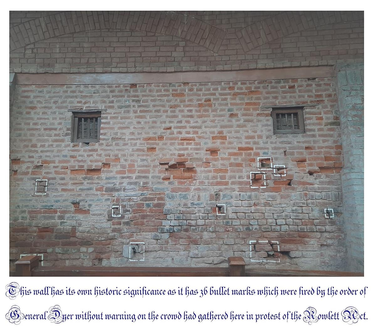 ਜਲ੍ਹਿਆਂਵਾਲਾ ਬਾਗ਼ ਦੀ ਇੱਟਾਂ ਦੀ ਕੰਧ ਉੱਤੇ ਨਿਸ਼ਾਨ ਲੱਗੇ ਗੋਲੀਆਂ ਦੇ ਛੇਕ