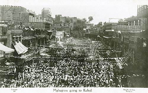 ਲਗਭਗ 1920 ਦੀ ਪਿਸ਼ਾਵਰ ਦੀ ਗਲੀ ਦੀ ਪੁਰਾਣੀ ਫ਼ੋਟੋ, ਕਾਬੁਲ ਲਈ ਨਿਕਲਦੇ ਮੁਹਾਜਿਰ