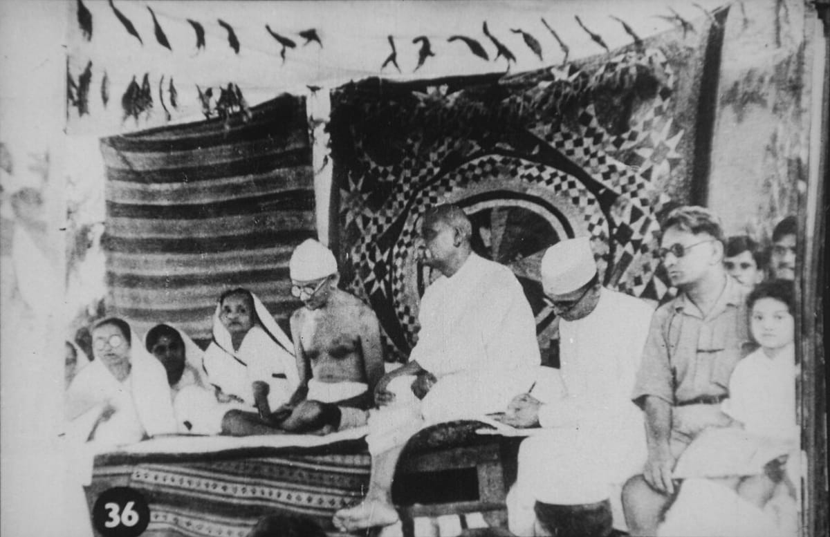 1928 ਦੀ ਗਾਂਧੀ ਅਤੇ ਵੱਲਭਭਾਈ ਪਟੇਲ ਦੀ ਇਕੱਠਿਆਂ ਦੀ ਪੁਰਾਣੀ ਫ਼ੋਟੋ