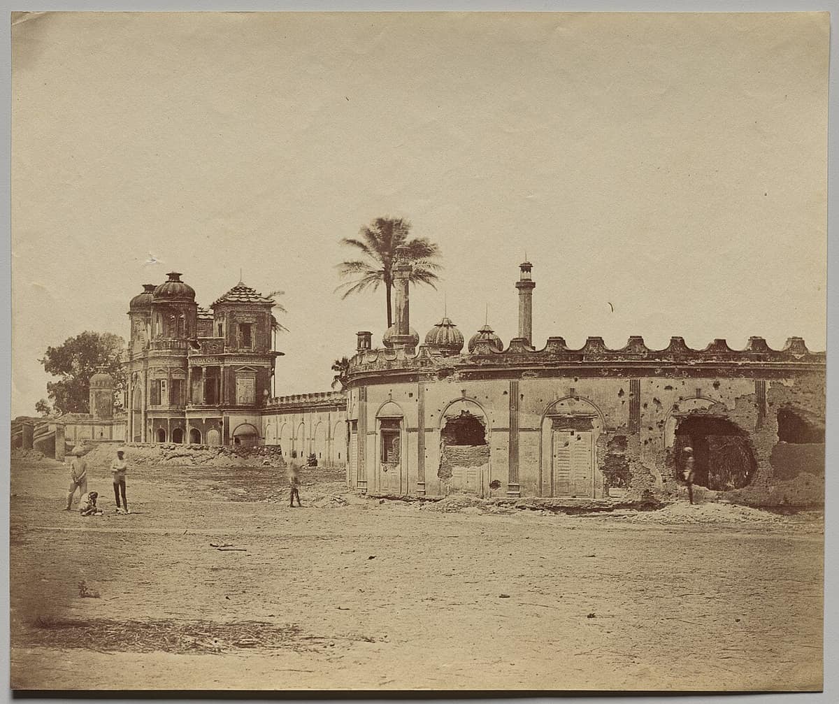 1858 ਵਿੱਚ ਟੁੱਟੀ ਕੰਧ ਵਾਲਾ ਲਖਨਊ ਦਾ ਸਿਕੰਦਰ ਬਾਗ਼
