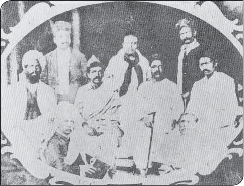 1907 ਵਿੱਚ ਸੂਰਤ ਵਿਖੇ ਕੌਮੀ ਆਗੂਆਂ ਦੀ ਪੁਰਾਣੀ ਗਰੁੱਪ ਫ਼ੋਟੋ