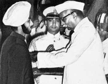 Black-and-white photograph of Balbir Singh Sr receiving the Padma Shri from President Rajendra Prasad, New Delhi, 1957