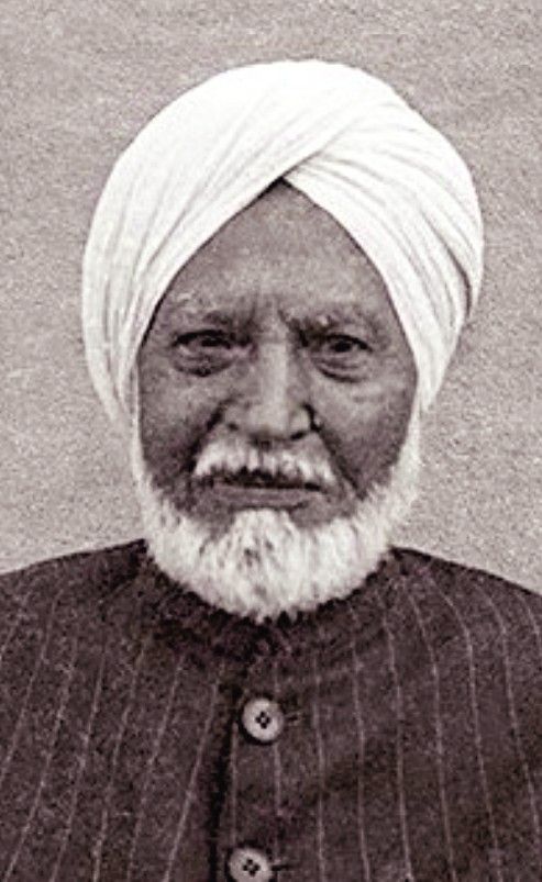 ਚਿੱਟੀ ਦਾੜ੍ਹੀ ਅਤੇ ਚਿੱਟੀ ਪੱਗ ਵਾਲੇ ਬਜ਼ੁਰਗ ਧਨੀ ਰਾਮ ਚਾਤ੍ਰਿਕ ਦੀ ਤਸਵੀਰ