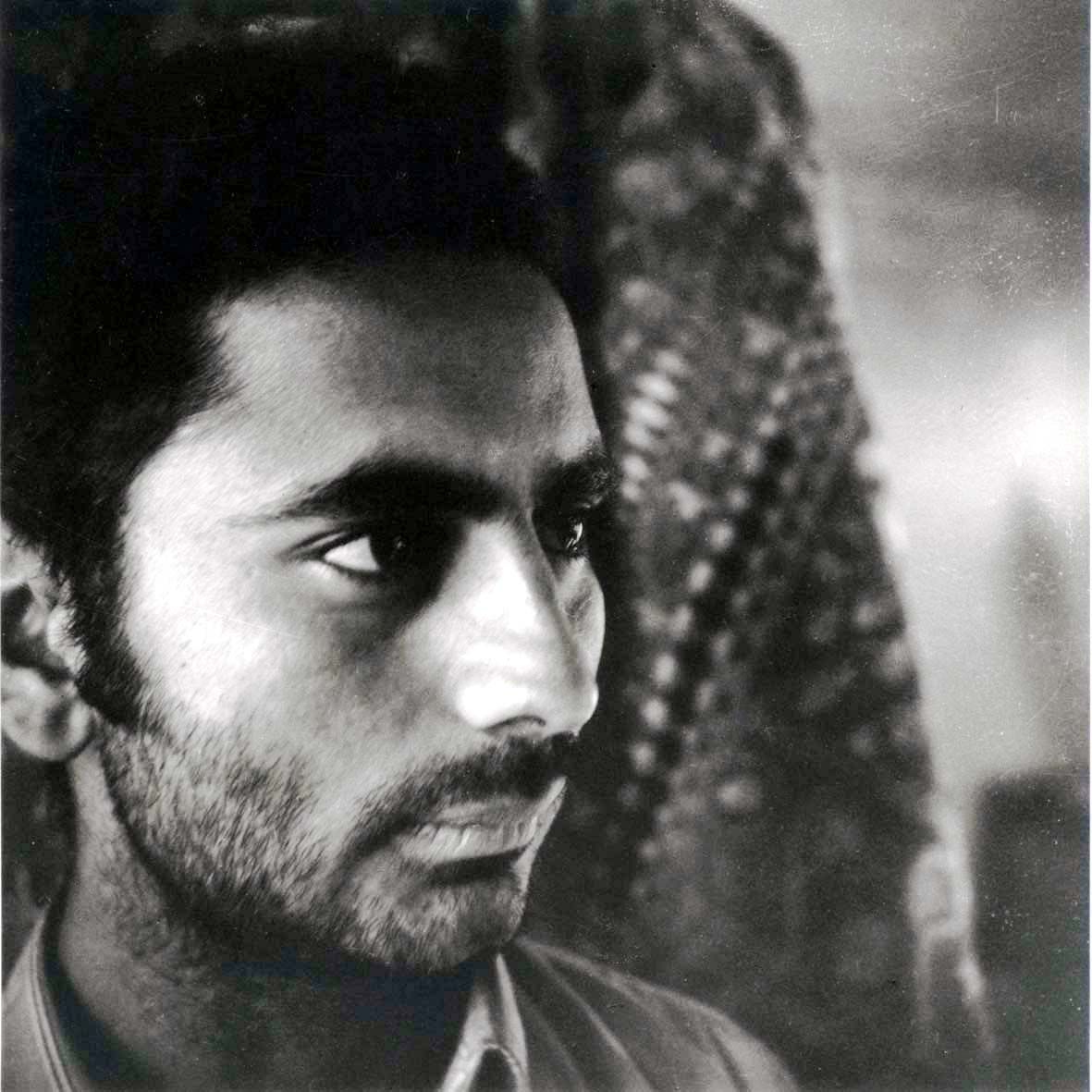 1973 ਵਿੱਚ ਜਵਾਨ ਕਵੀ ਪਾਸ਼ ਦੀ ਬਲੈਕ-ਐਂਡ-ਵ੍ਹਾਈਟ ਤਸਵੀਰ