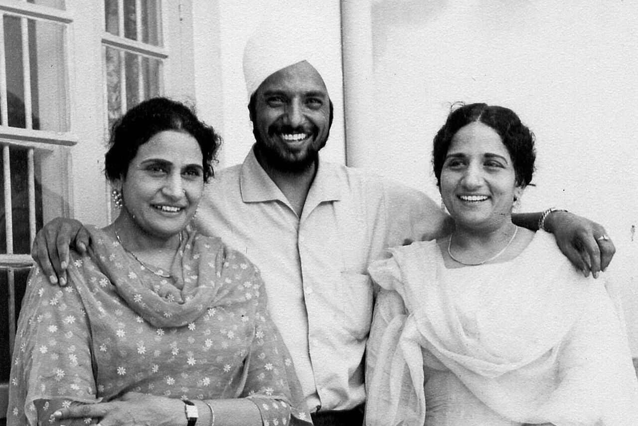 Black-and-white photograph of two women folk singers and a man, Nairobi, 1967