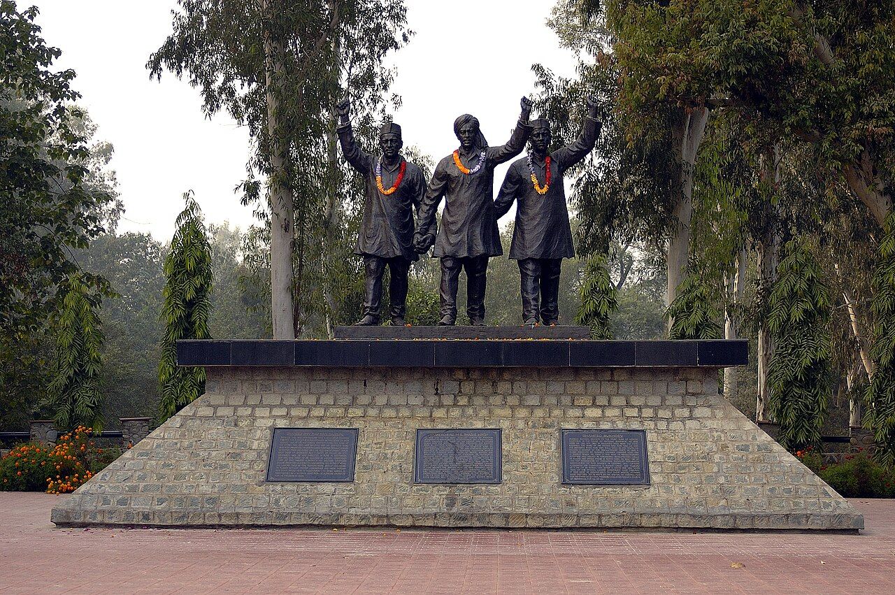 Statues of three freedom fighters on a stone platform at Hussainiwala