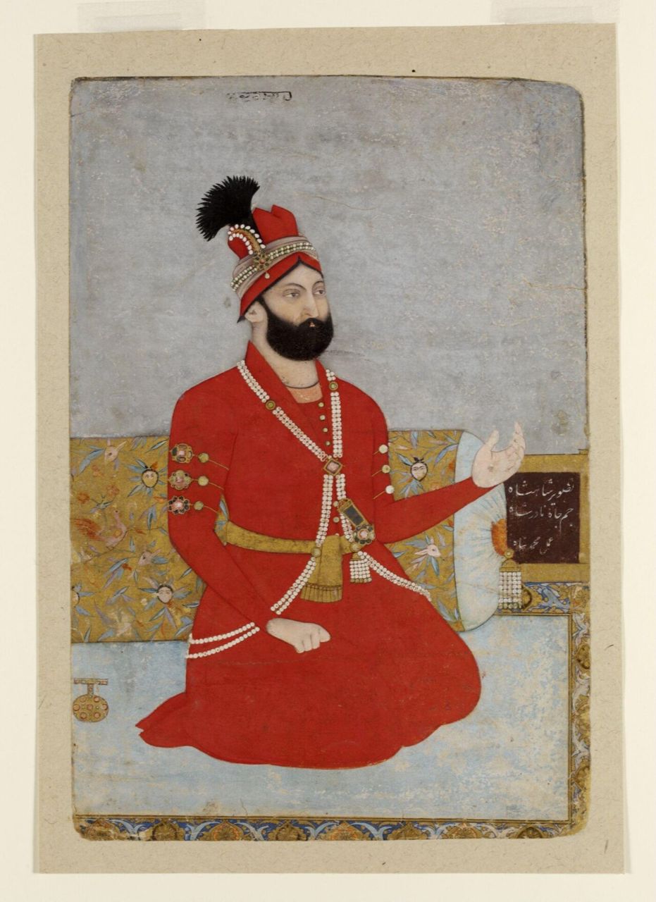 ਲਾਲ ਚੋਗੇ ਅਤੇ ਕਲਗੀ ਵਾਲੀ ਲਾਲ ਟੋਪੀ ਵਿੱਚ ਬੈਠੇ ਨਾਦਰ ਸ਼ਾਹ ਦਾ ਚਿੱਤਰ