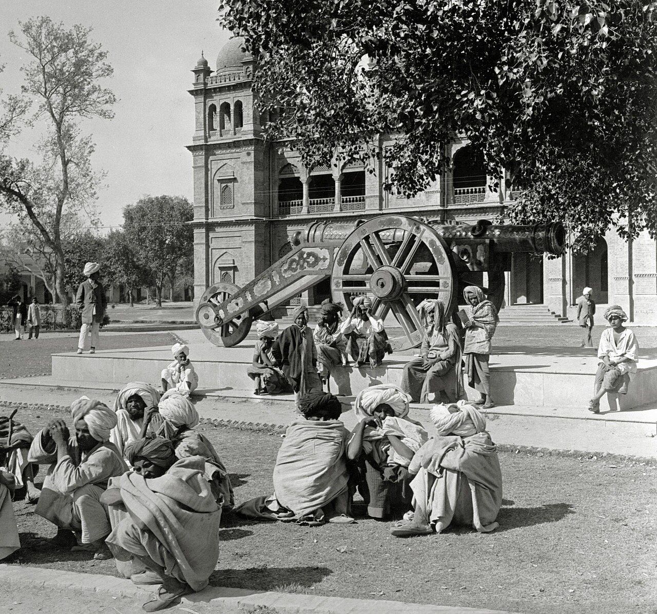 Old photograph of the large Zamzama cannon on its wheeled carriage in Lahore
