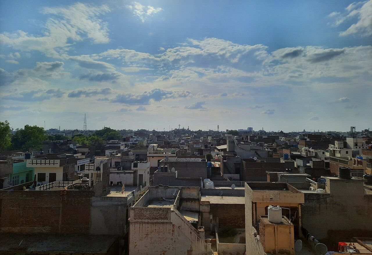 Crowded rooftops of houses stretching to the horizon in Ludhiana city